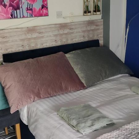 Joanna'S Studio , Key Locker By Whatsapp Own Entrance, Own Bathroom 约尔 外观 照片
