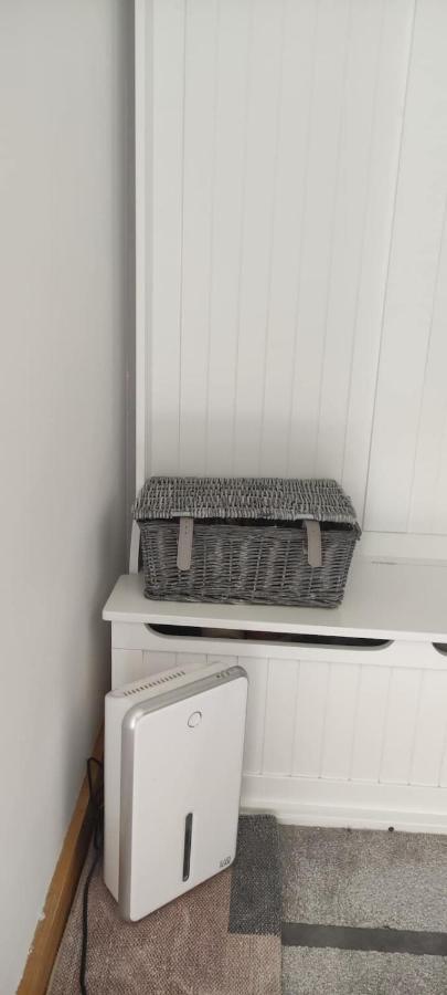 Joanna'S Studio , Key Locker By Whatsapp Own Entrance, Own Bathroom 约尔 外观 照片