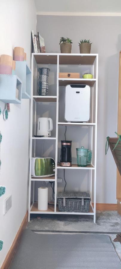 Joanna'S Studio , Key Locker By Whatsapp Own Entrance, Own Bathroom 约尔 外观 照片