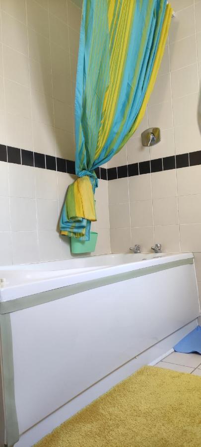 Joanna'S Studio , Key Locker By Whatsapp Own Entrance, Own Bathroom 约尔 外观 照片