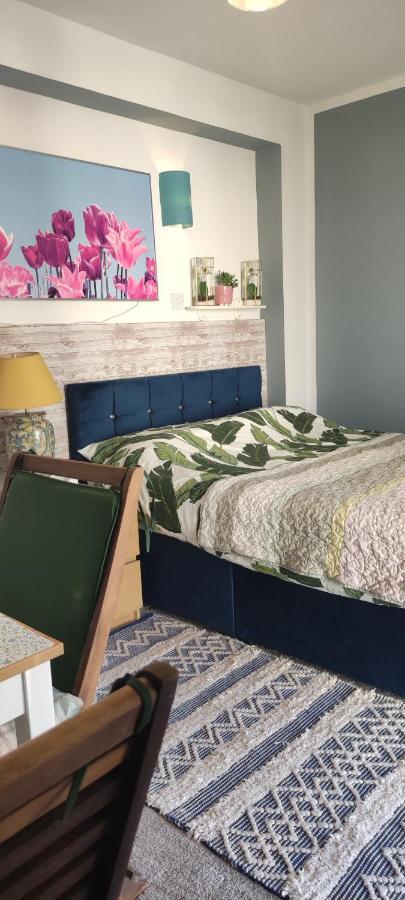 Joanna'S Studio , Key Locker By Whatsapp Own Entrance, Own Bathroom 约尔 外观 照片