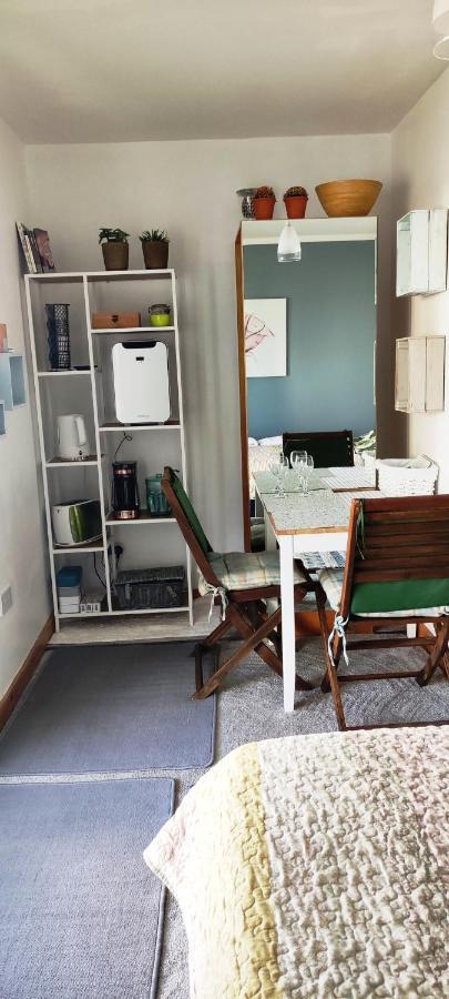 Joanna'S Studio , Key Locker By Whatsapp Own Entrance, Own Bathroom 约尔 外观 照片